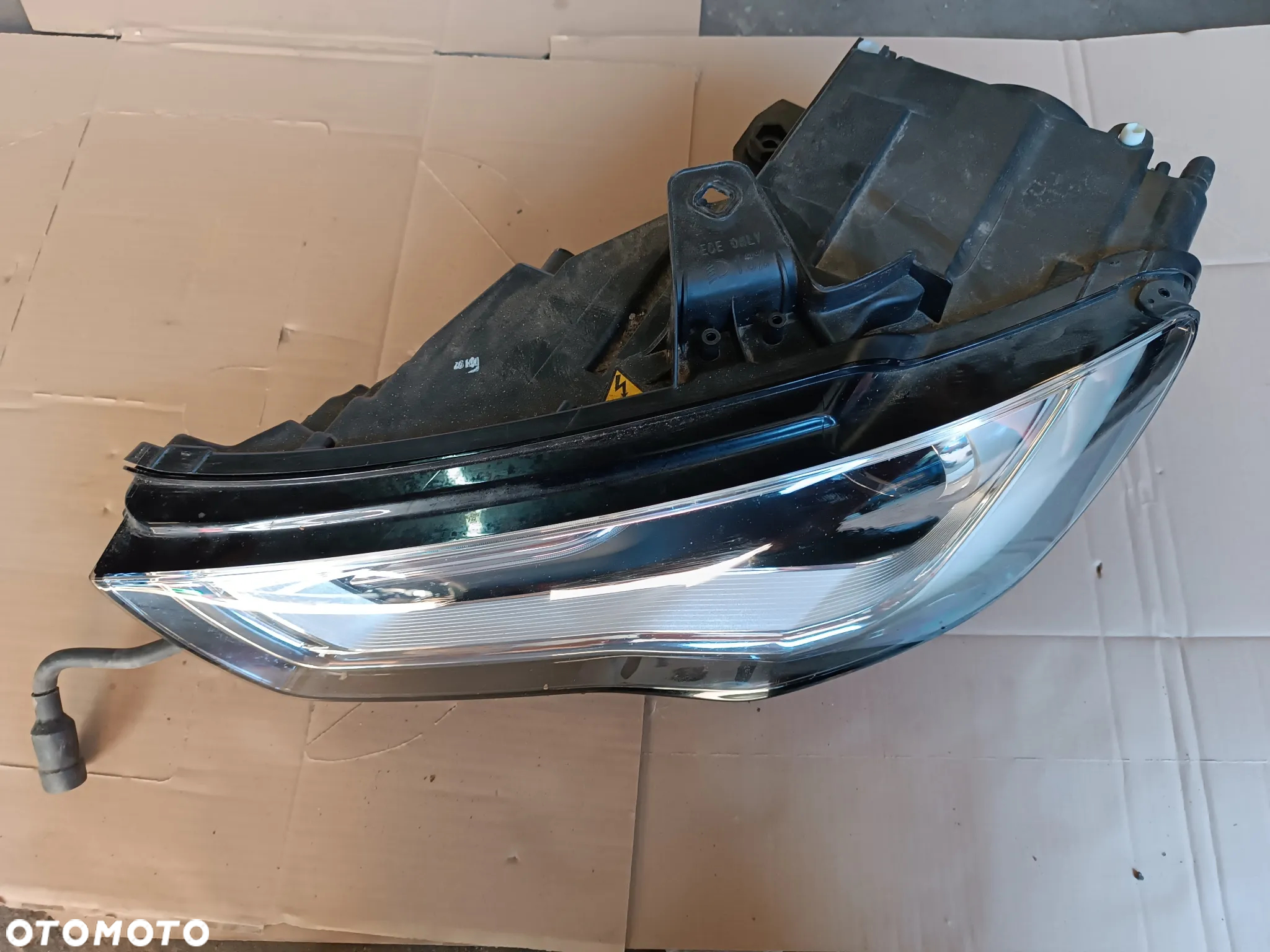 LAMPA PRZÓD PRZEDNIA LEWA AUDI A3 8V XENON - 2