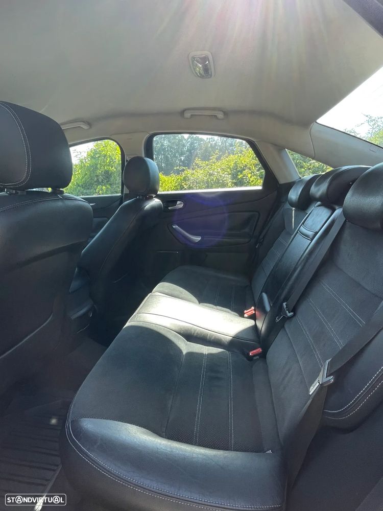 Ford Mondeo 1.8 TDCi Titanium - 18