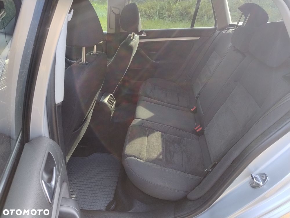 Volkswagen Golf - 8