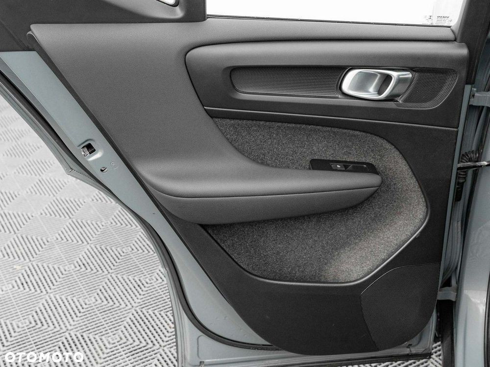 Volvo XC 40 T3 Momentum Pro - 25