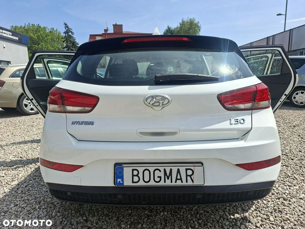 Hyundai i30 1.5 DPI Classic + - 11