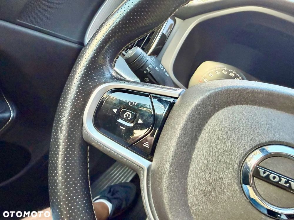 Volvo XC 60 D4 AWD R-Design - 17