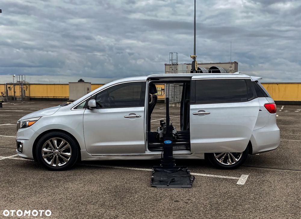 Kia Carnival - 13