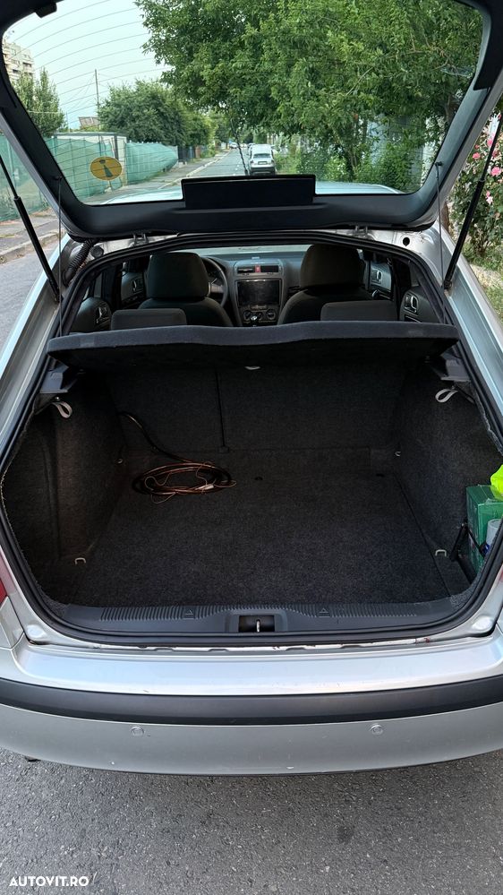 Skoda Octavia 1.6 MPI Ambiente - 13