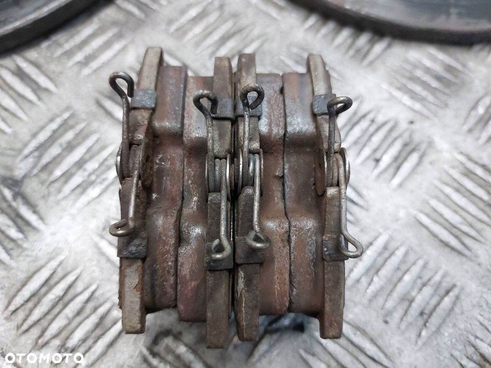 TARCZE HAMULCOWE TYŁ + KLOCKI VOLKSWAGEN GOLF V PLUS - 3