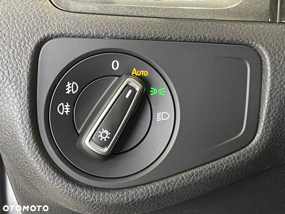 Volkswagen Golf 1.6 TDI BMT Comfortline - 28