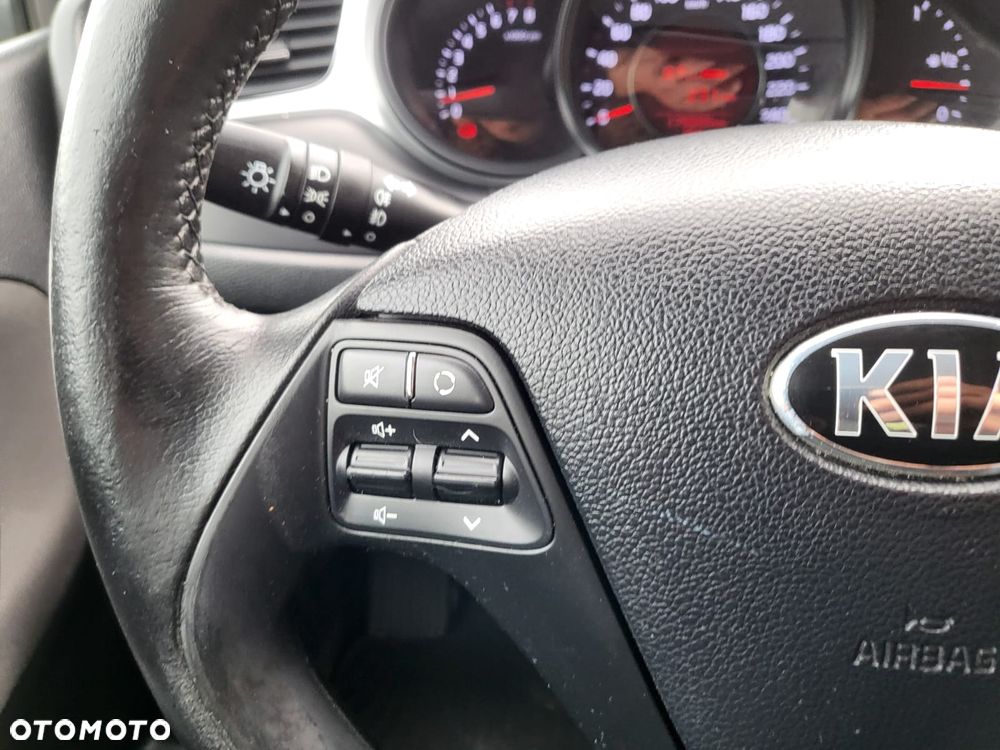Kia Ceed - 11