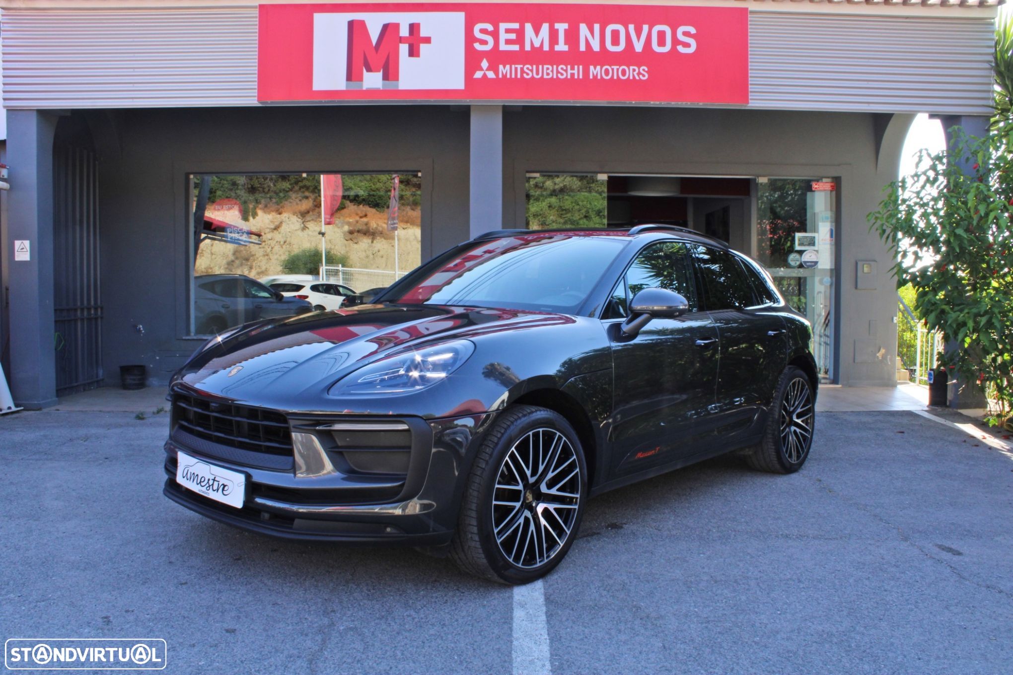 Porsche Macan T - 1