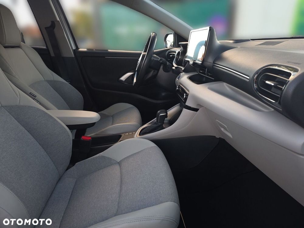 Toyota Yaris - 10