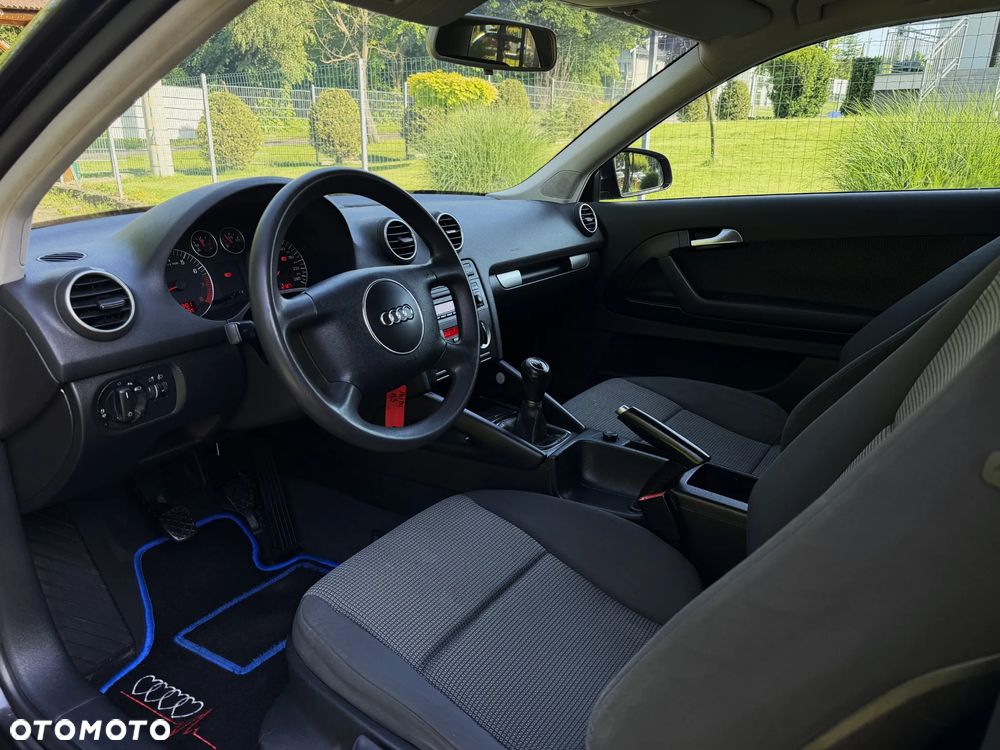 Audi A3 3-drzwiowe 1.6 FSI Ambition - 12