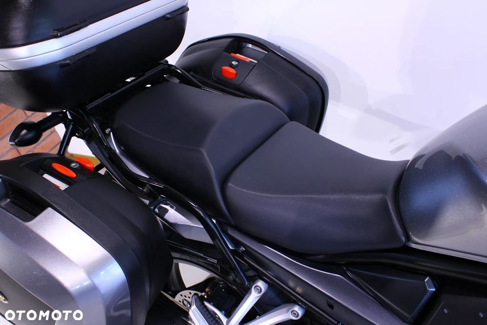 Suzuki GSX - 17