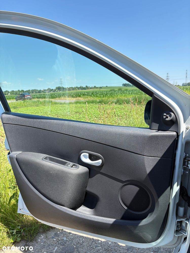 Renault Clio 1.2 16V Campus Authentique - 23