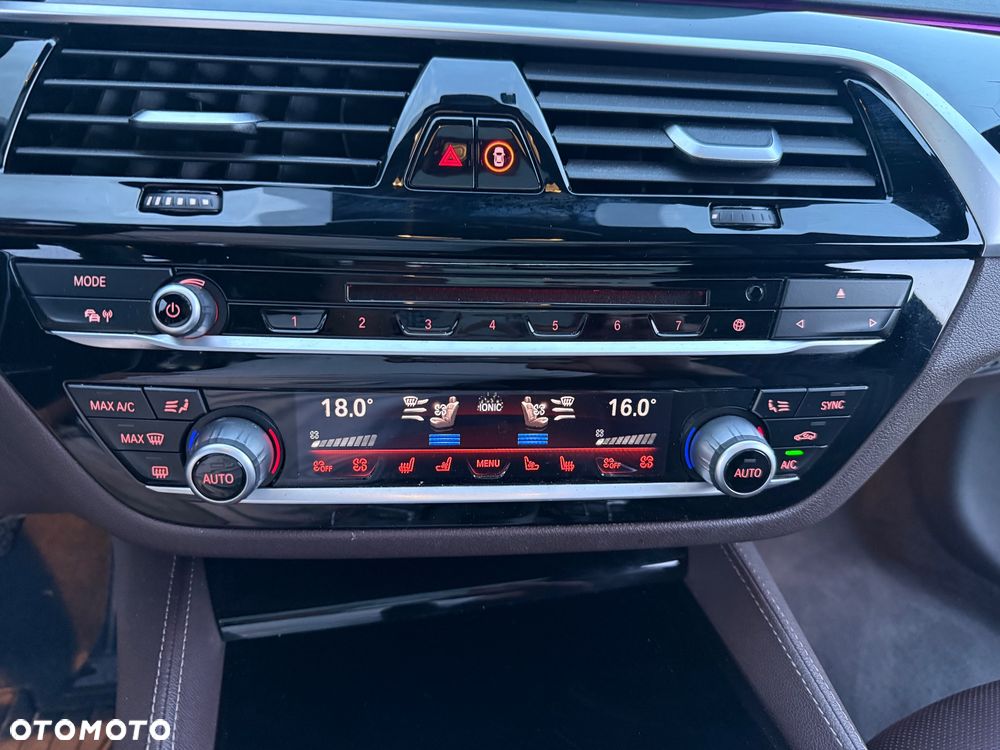 BMW Seria 5 540i xDrive Luxury Line sport - 18