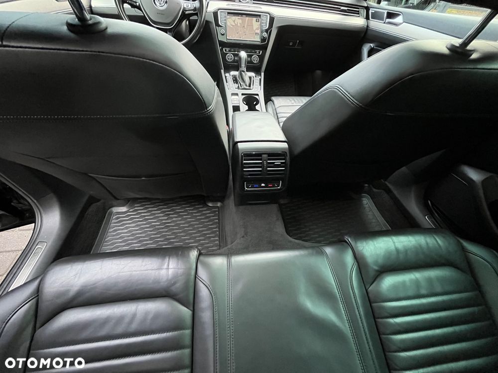 Volkswagen Passat - 12