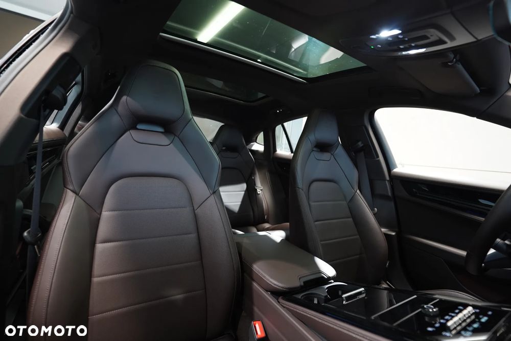 Porsche Panamera ver-4-e--hybrid-phev - 13