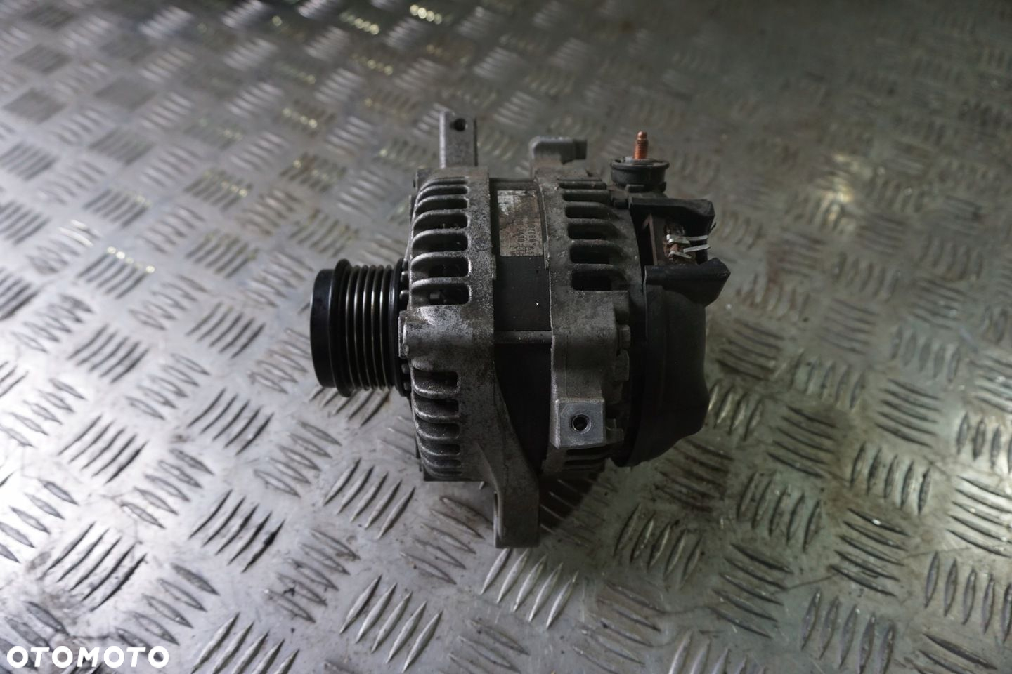 ALTERNATOR 1,33 BENZYNA TOYOTA AURIS 06-12 - 3