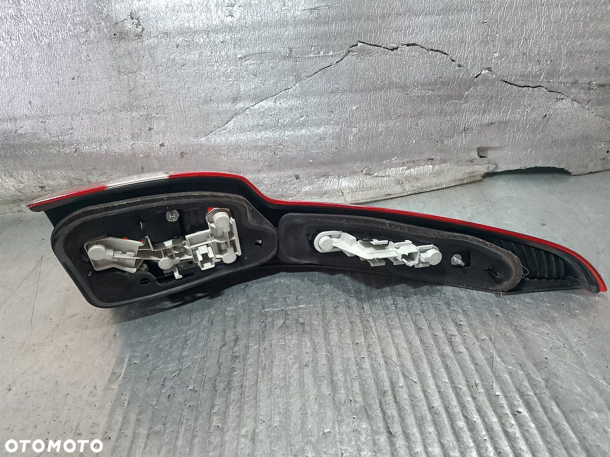 LAMPA TYLNA PRAWA VOLVO V50 30678748 KOMBI - 4