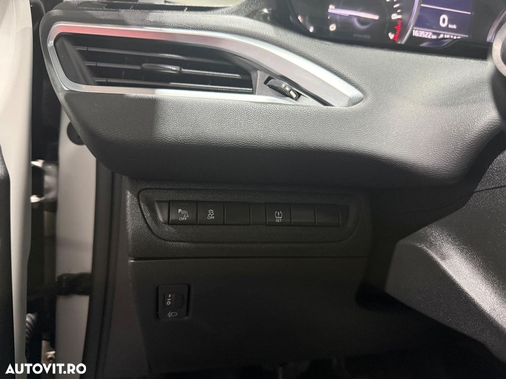 Peugeot 208 1.2 L PureTech Turbo Allure - 12