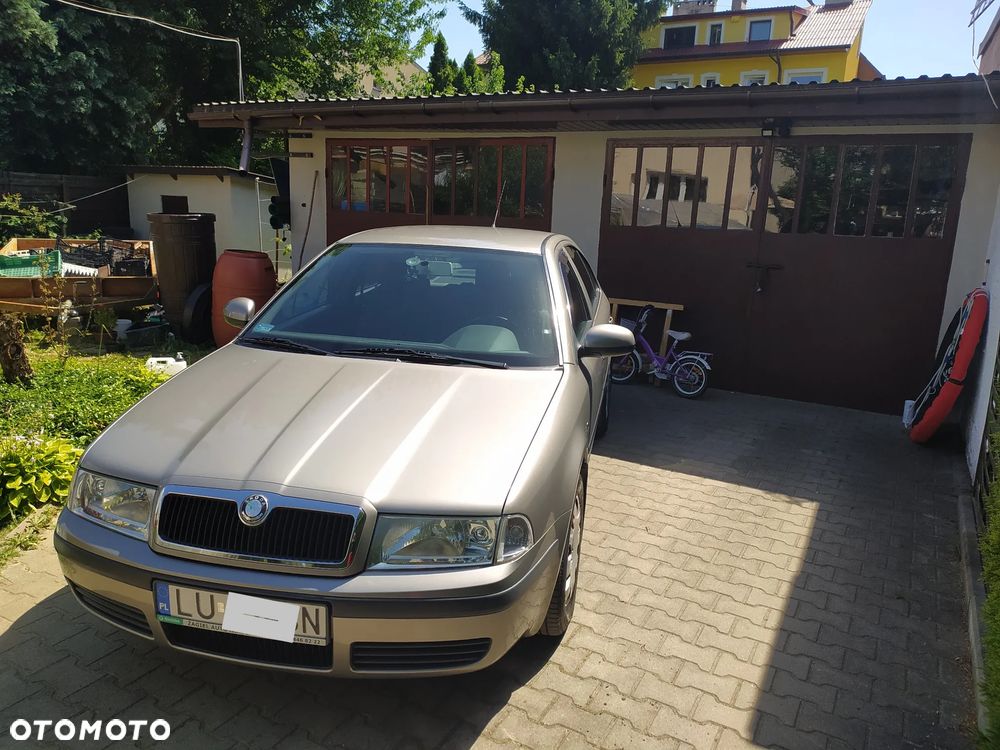Skoda Octavia 1.6 Tour - 1