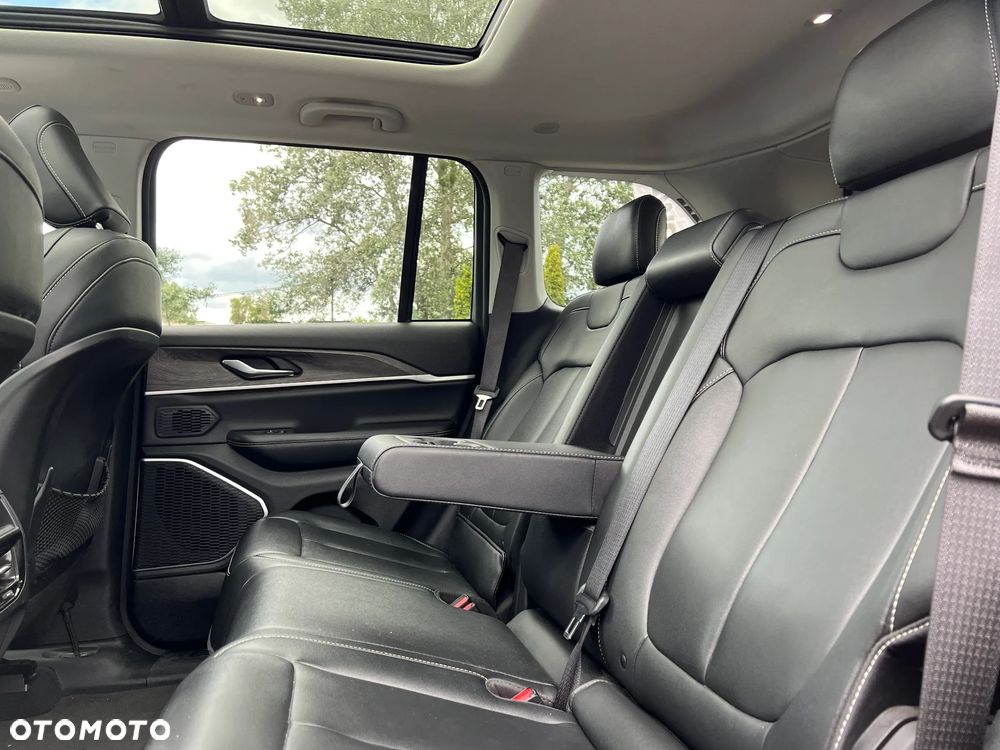 Jeep Grand Cherokee - 34