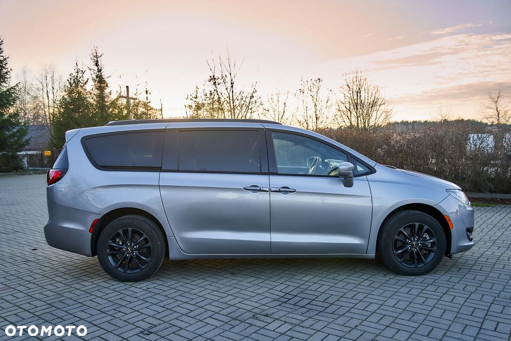 Chrysler Pacifica - 6