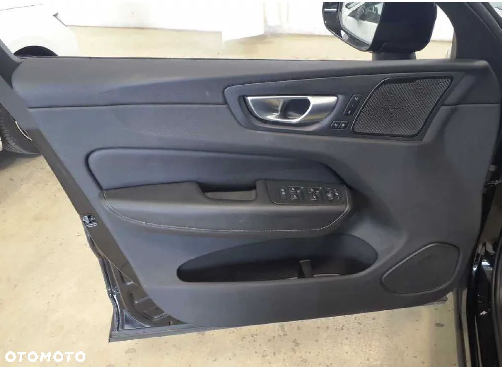 Volvo XC 60 B4 D AWD Ultimate Dark - 15