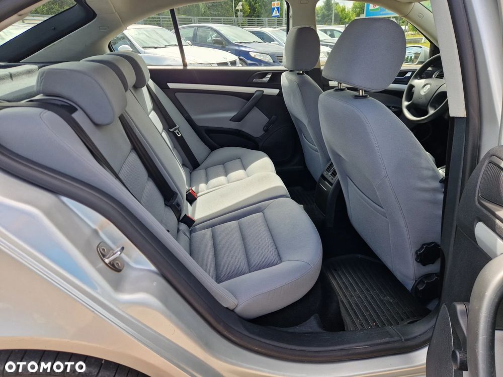 Skoda Octavia 1.6 FSI Automatik Ambiente - 12