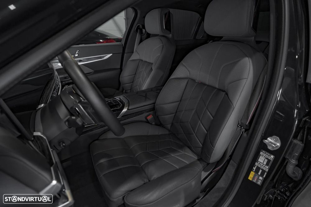 BMW 750 e xDrive - 23