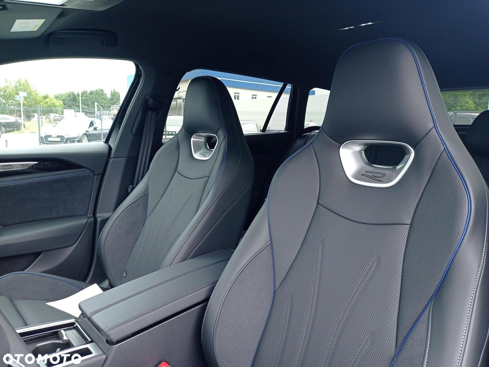 Volkswagen Passat - 11