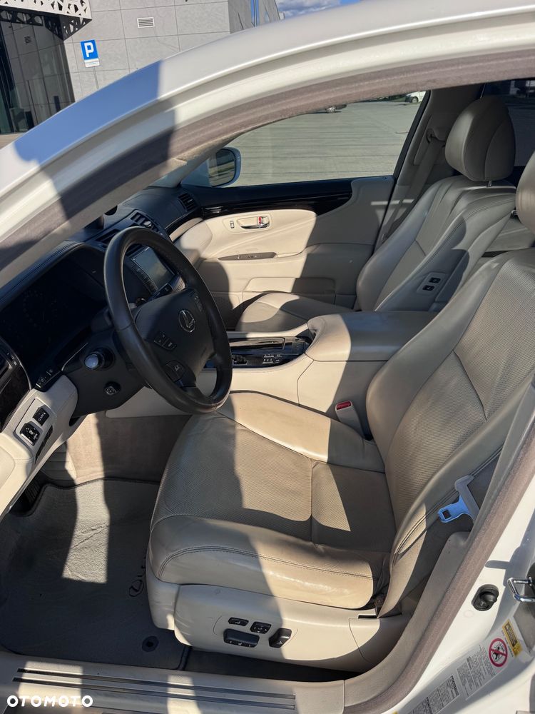 Lexus LS 600h L Superior - 21