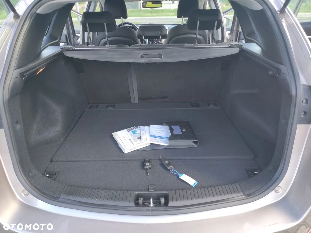 Hyundai i30 blue Kombi 1.4 Trend - 15