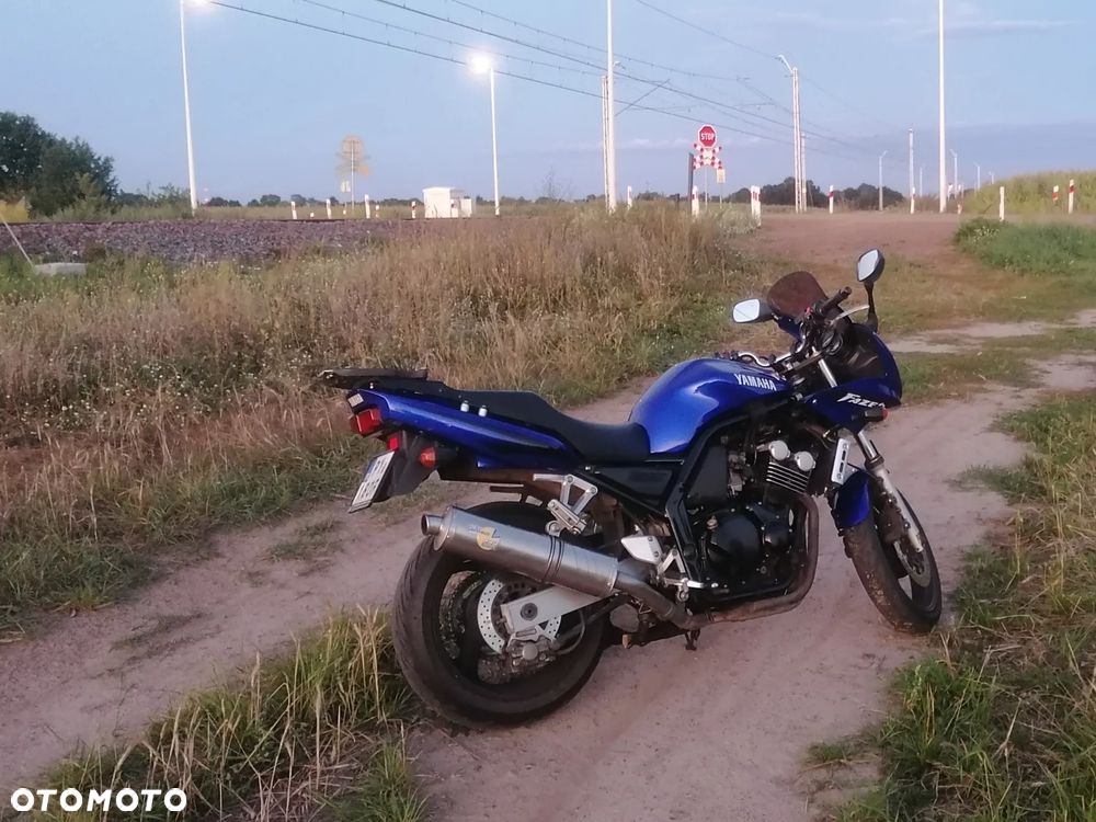 Yamaha FZS - 6