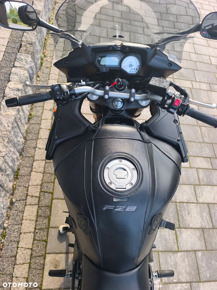 Yamaha FZ8 - 16