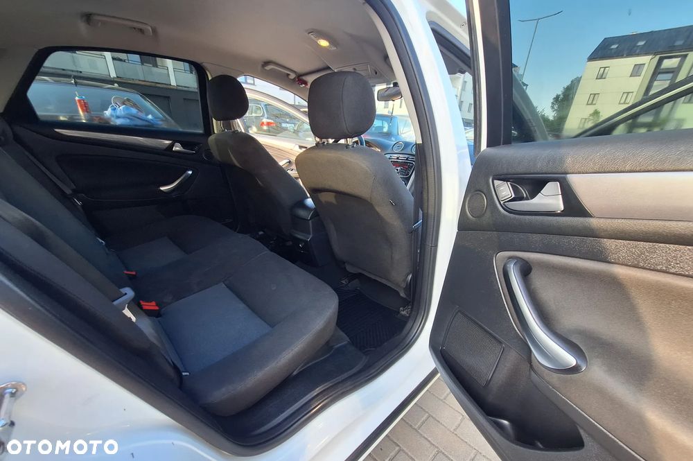 Ford Mondeo 1.6 Trend - 12
