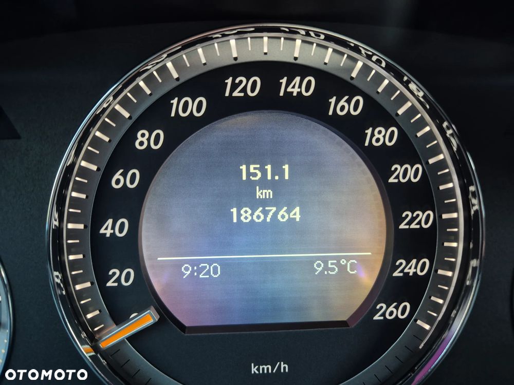 Mercedes-Benz Klasa C 200 CDI DPF BlueEFFICIENCY Elegance - 21