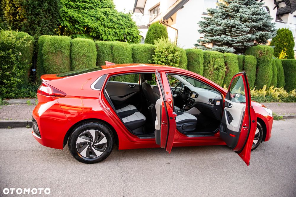 Hyundai IONIQ 1.6 GDI Premium - 8