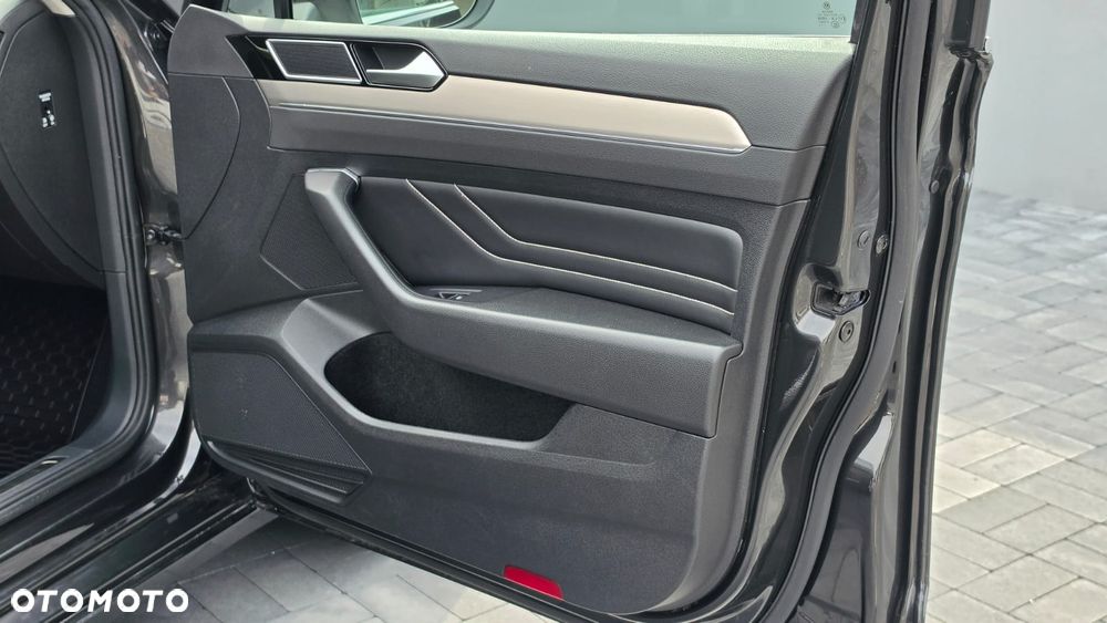 Volkswagen Passat 2.0 TDI EVO Elegance - 29