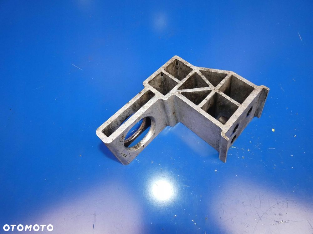 MERCEDES E KLASA W213 MOCOWANIE UCHWYT WSPORNIK CHŁODNICY PRAWY PRZÓD - 2