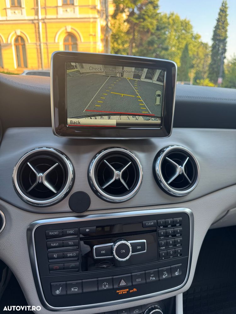 Mercedes-Benz GLA - 11