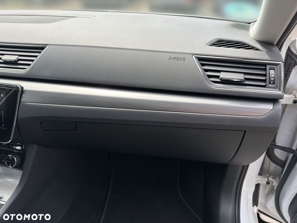 Skoda Superb 2.0 TDI SCR Style DSG - 41