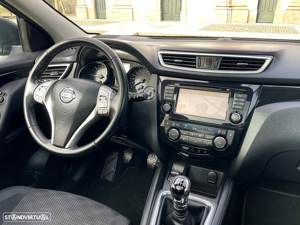 Nissan Qashqai 1.5 dCi N-Connecta 18 - 21