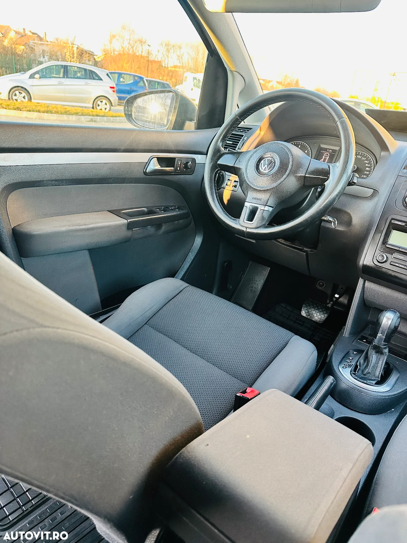 Volkswagen Touran 1.6 TDI DPF BlueMotion Technology DSG Comfortline - 18