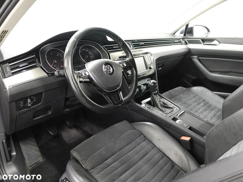 Volkswagen Passat - 17