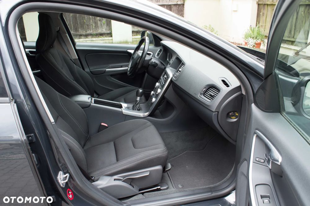 Volvo V60 D4 Business Edition - 26