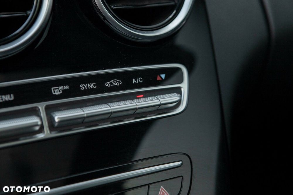 Mercedes-Benz Klasa C 200 4MATIC 9G-TRONIC - 31
