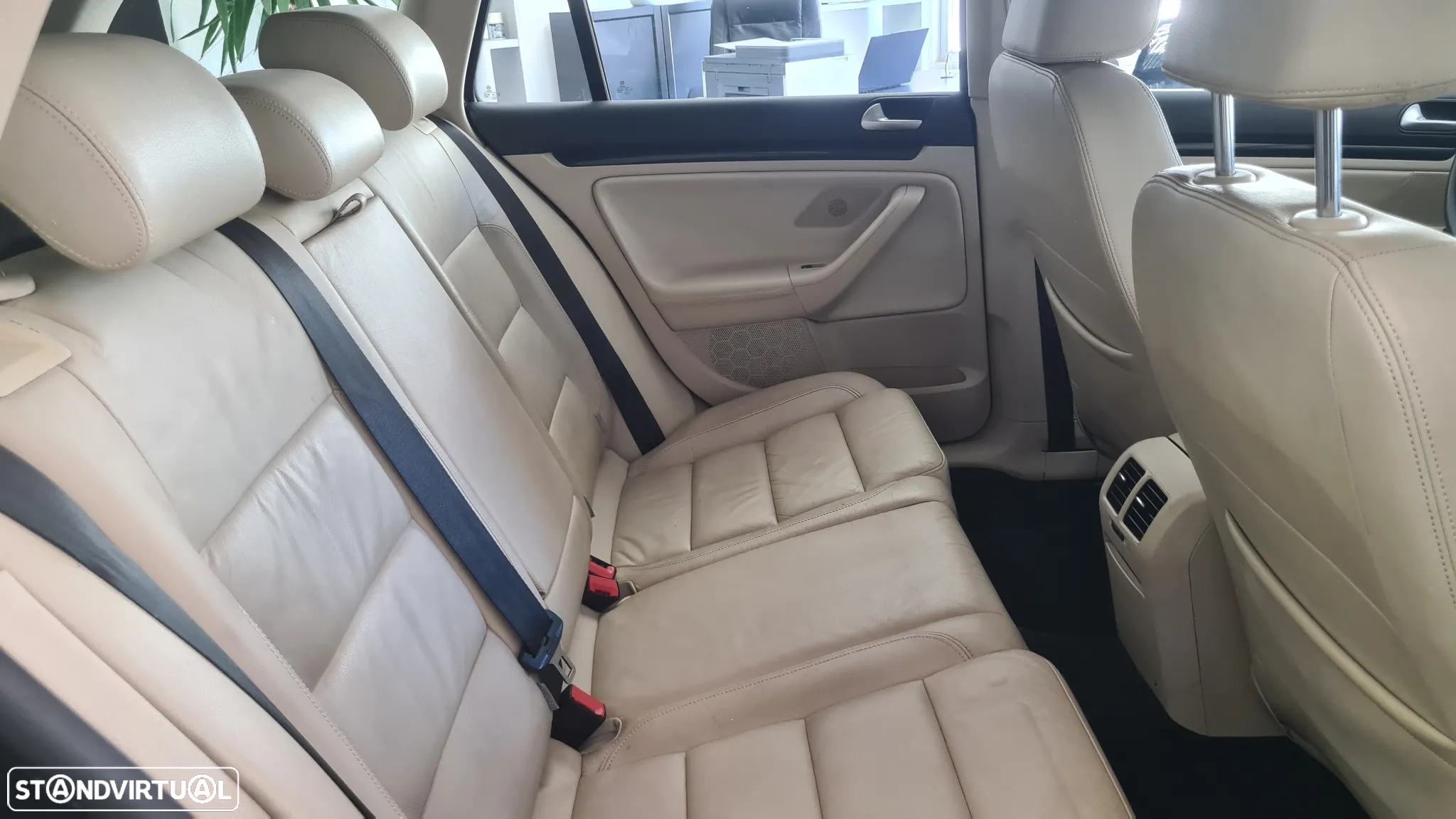 VW Golf Variant 1.6 TDi Confortline - 23