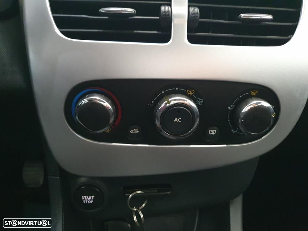 Renault Clio 1.2 16V GT - 12