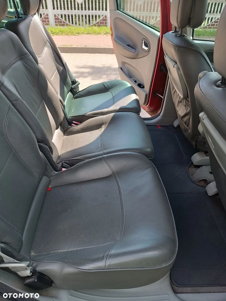 Renault Scenic 1.6 16V Privilege - 11