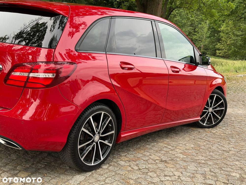 Mercedes-Benz Klasa B 180 7G-DCT UrbanStyle Edition - 39
