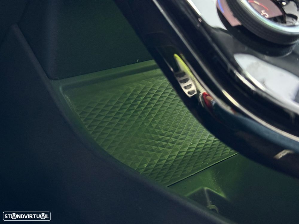 Land Rover Range Rover Evoque P250 R-Dynamic HSE - 38